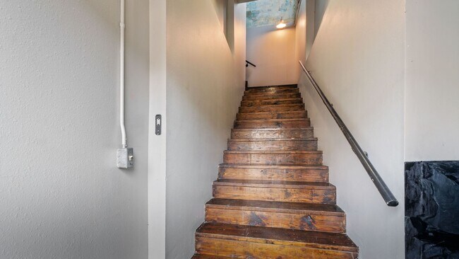 Building Photo - Downtown Loft for Lease