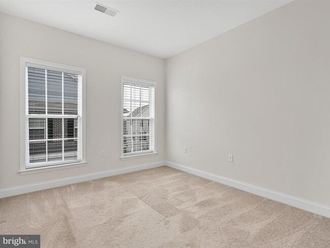 Building Photo - 147 Putnam Way