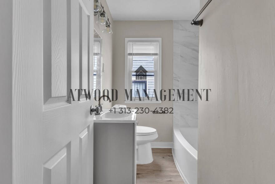 Building Photo - This beautifully updated 2-bedroom, 1-bath single-family home is ready for move-in!