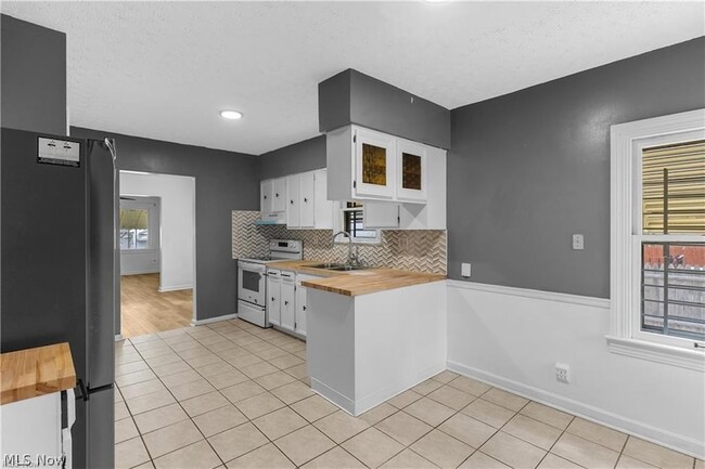 Building Photo - 52 Rhoda Ave