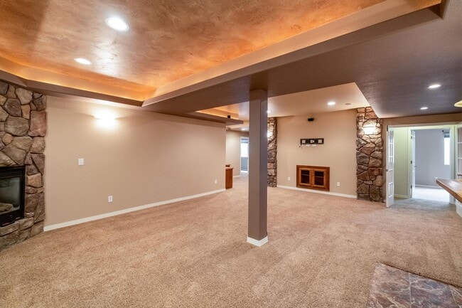 Building Photo - 5-bedroom, 3-bathroom home located in Windsor, CO.