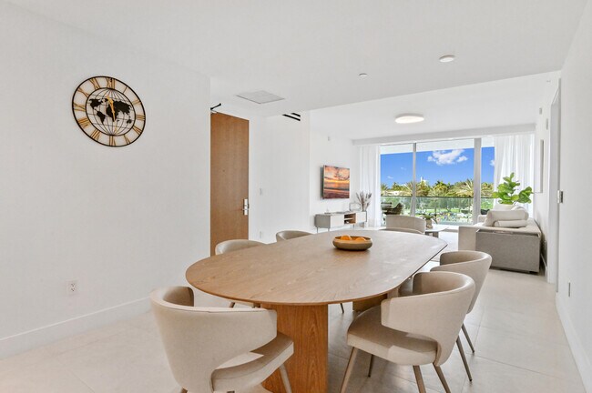 Building Photo - 10203 Collins Ave