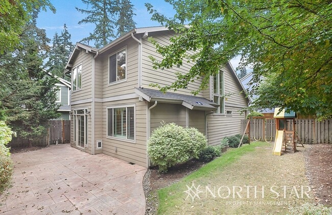 Building Photo - Beautiful Craftsman in Lake Oswego