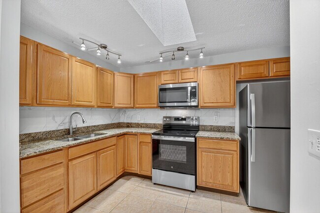 Building Photo - 2701 Waterview Cir