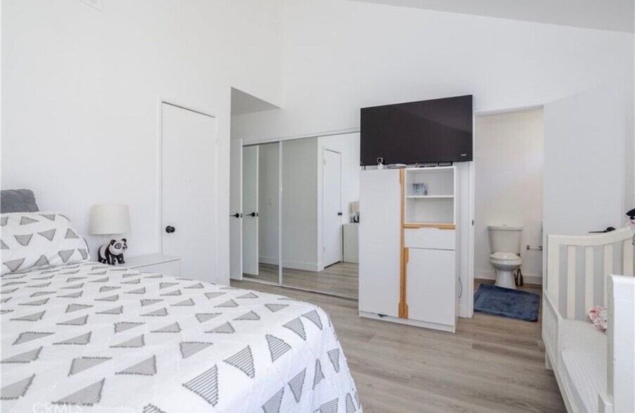 Building Photo - 19221 Sherman Way