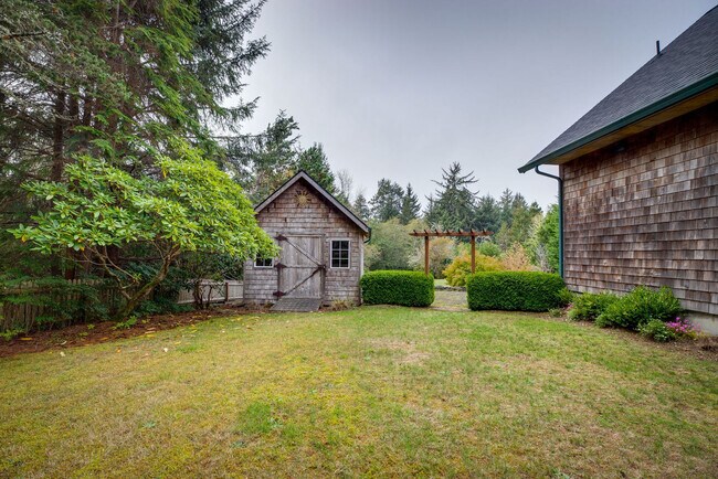 Building Photo - 33431 Douglas Dr