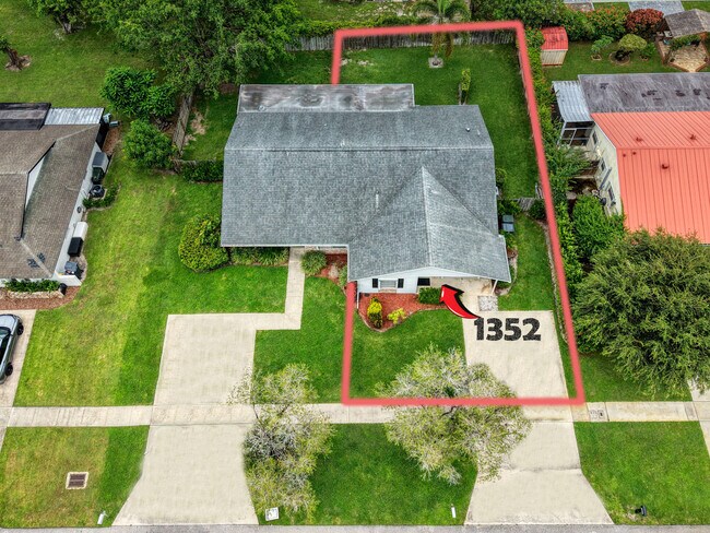 Building Photo - 1350 Riverside Cir