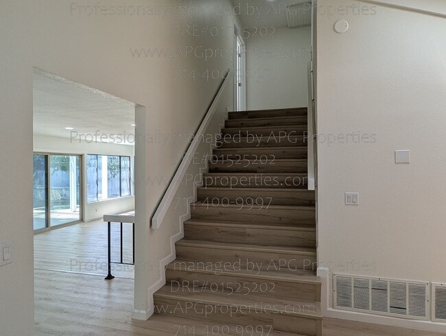 Building Photo - 289 S Solomon Dr