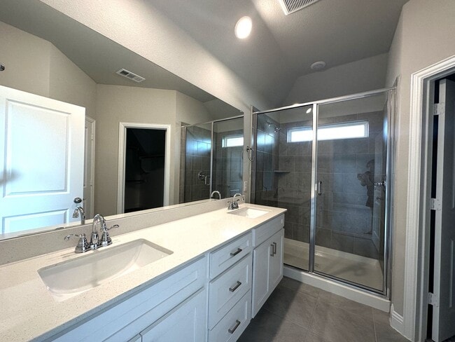 Building Photo - LAGOON Community, like new house.