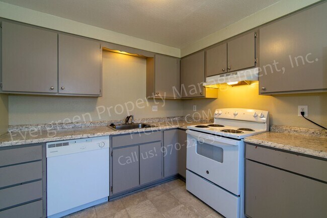 Building Photo - 2939 Glendale Dr