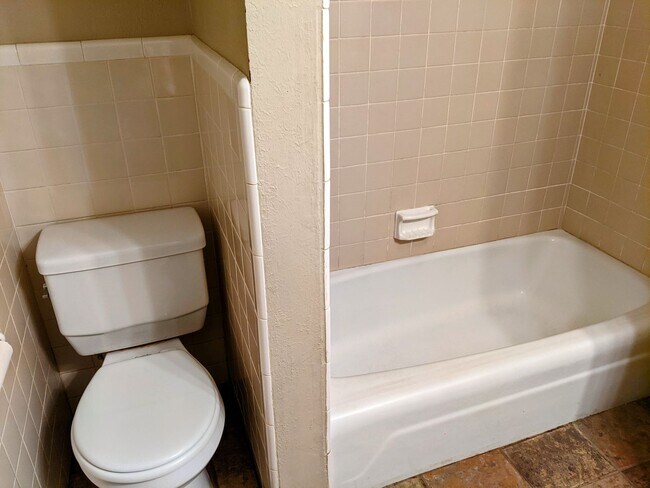 Building Photo - Central Lafayette Charmer