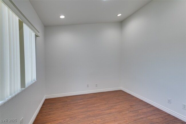 Building Photo - 1401 Via Savona Dr