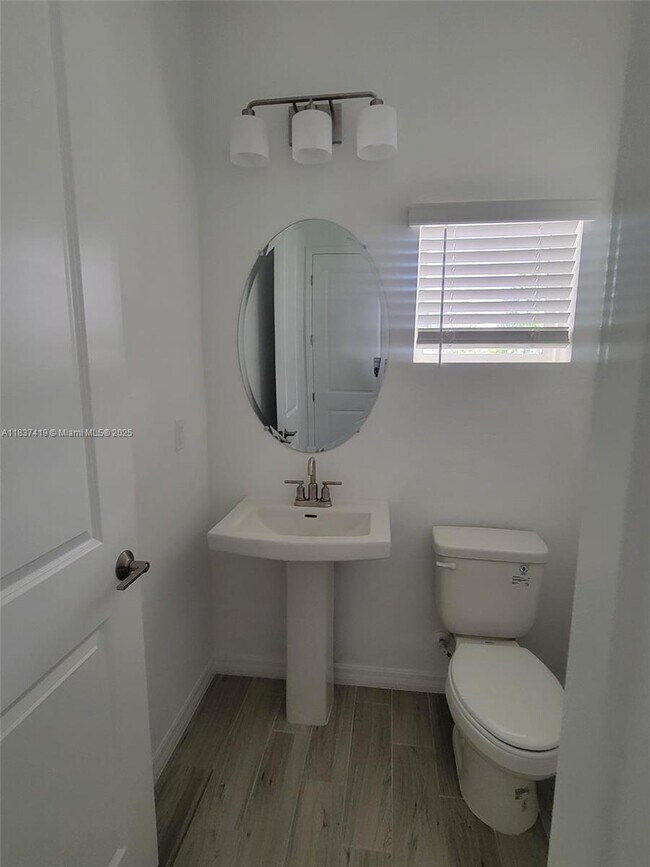 Building Photo - 5727 Gingham Dr