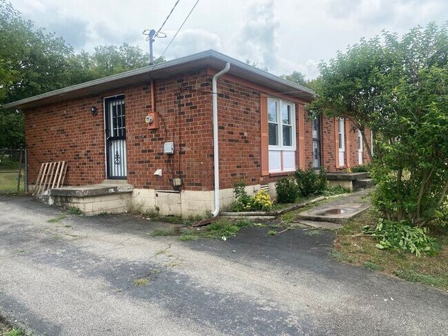 Building Photo - Renovated Brick Ranch in North Nashville