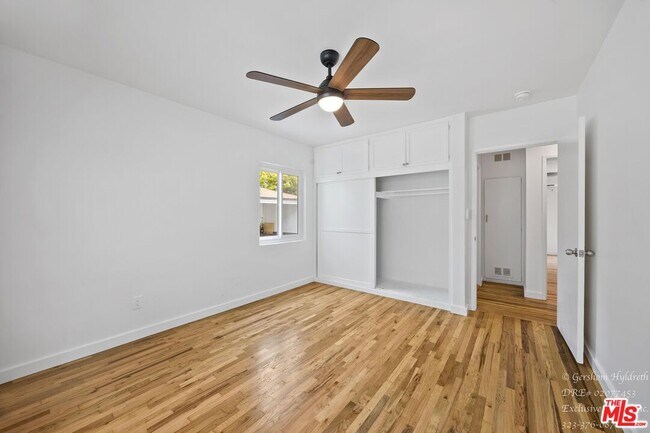Building Photo - 6640 Woodman Ave