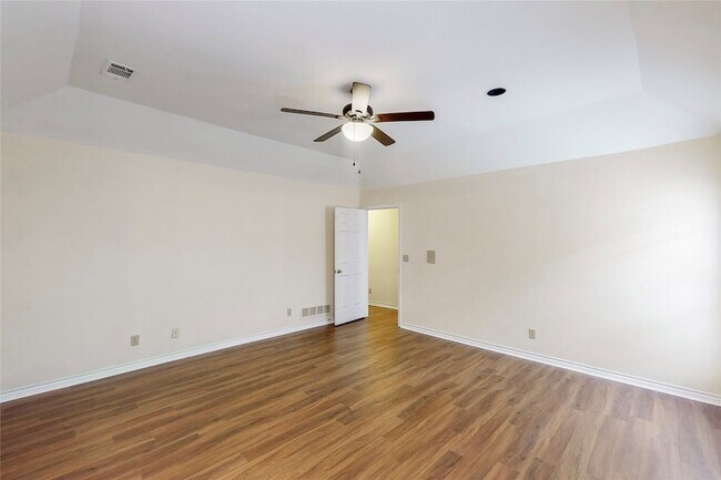 Building Photo - 7504 Summitview Dr
