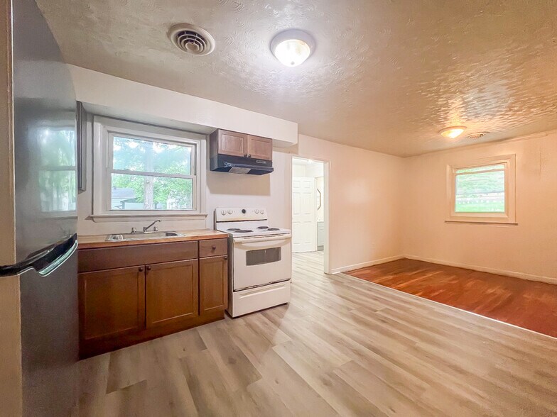 Building Photo - 2303 Maclin Cir
