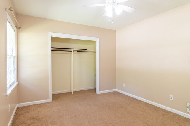 Building Photo - Lakebottom Duplex