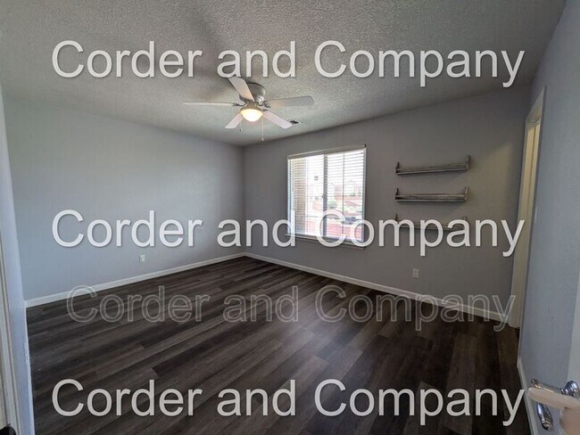 Building Photo - 317 Loma Linda Loop NE