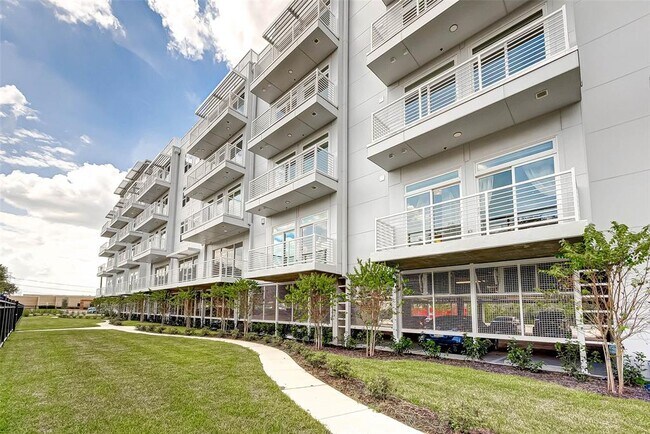 Building Photo - 6955 Turtlewood Dr