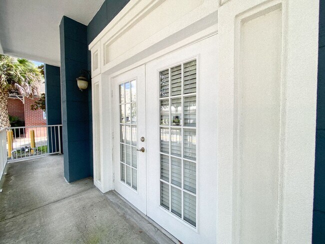 Building Photo - The Palms #102