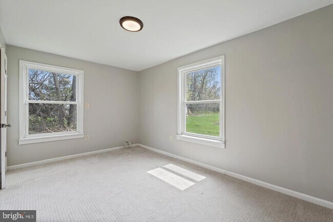 Building Photo - 5023 Broad Run Church Rd