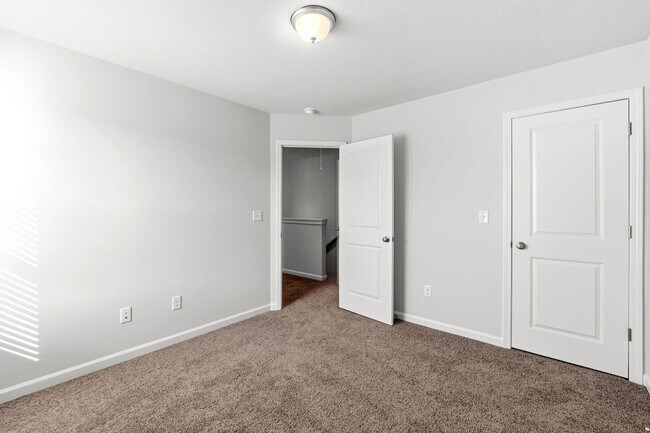 Building Photo - 1212 Vail Dr