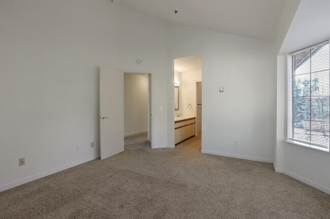 Building Photo - 10252 Danube Dr