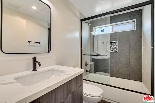 Building Photo - 4547 Saturn St