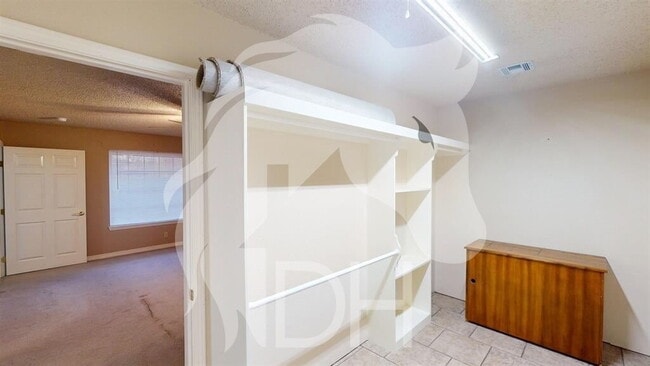 Building Photo - "Charming 3-Bed Home  in Woodward!"