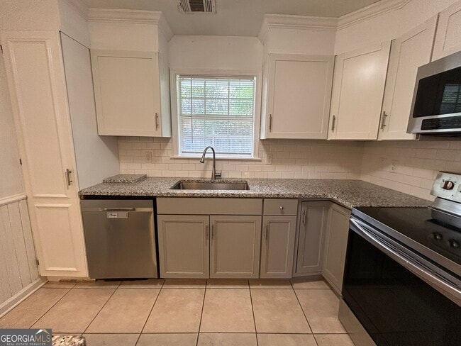 Building Photo - 5 Indianola Dr