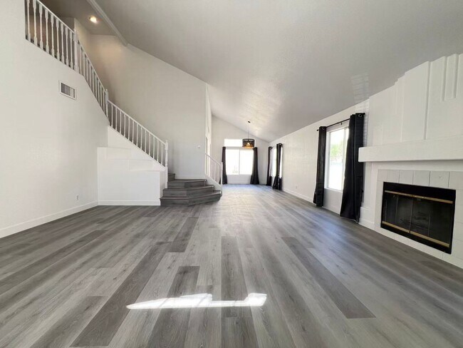 Building Photo - 4545 Ashington St