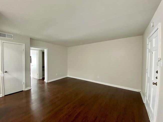 Building Photo - 3814 Mulberry St