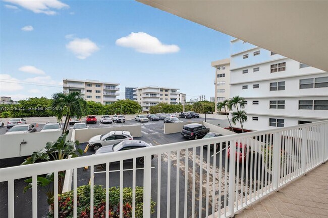 Building Photo - 121 Golden Isles Dr