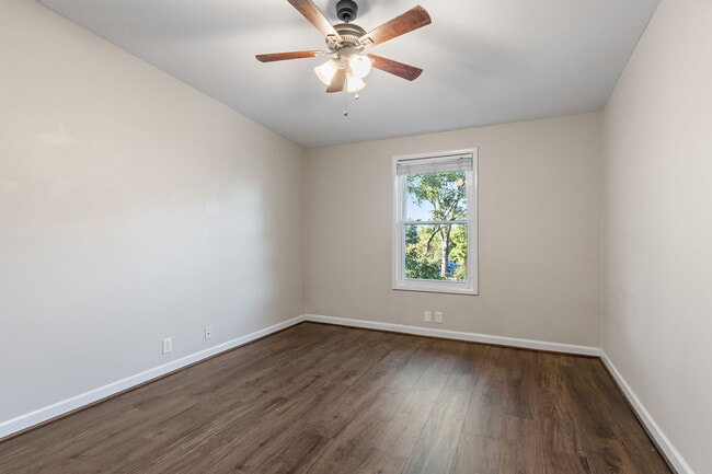 Building Photo - 4425 Westlawn Dr