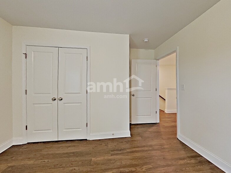 Building Photo - 107 Samara Ln
