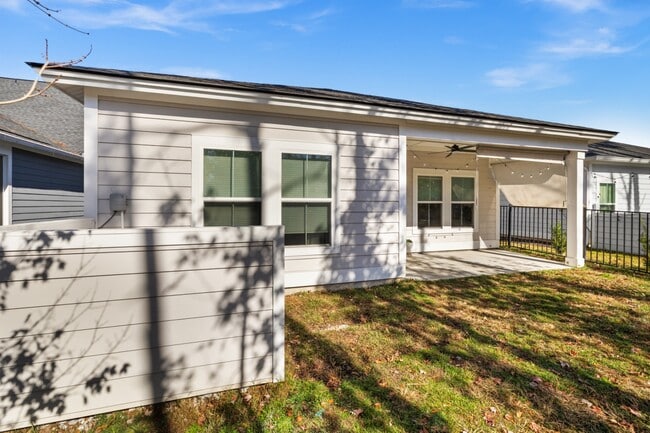 Building Photo - 119 Holloway Hl