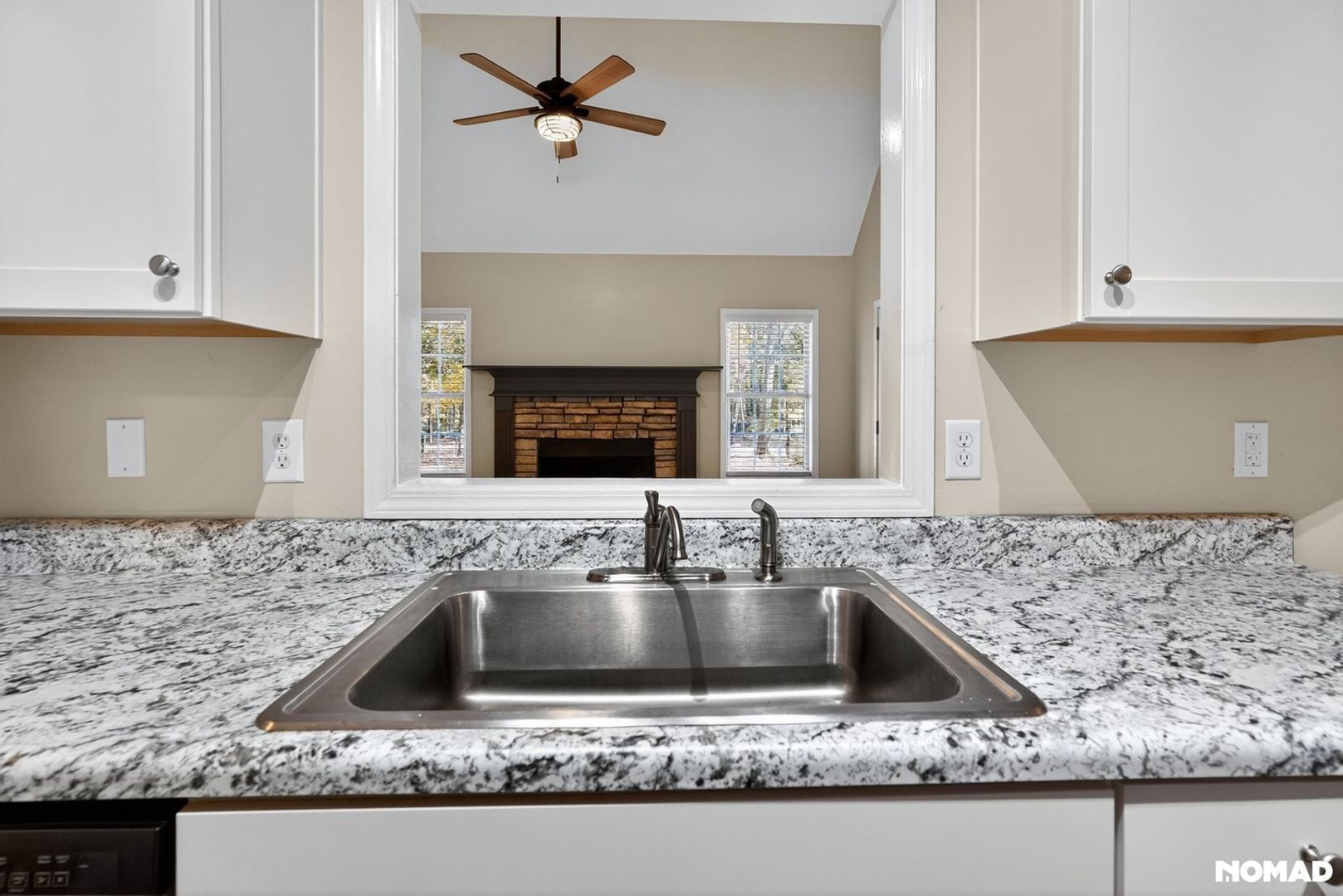 Building Photo - 198 Lakeview Dr