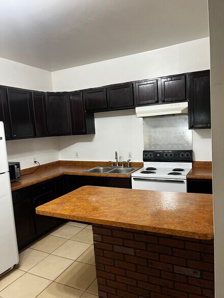 Building Photo - 357 College Ave