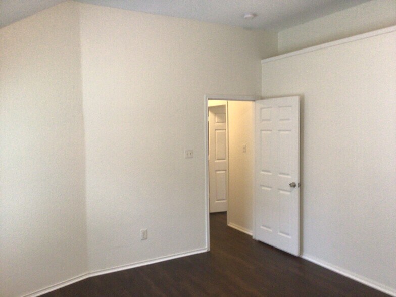 Building Photo - 505 Judy Ln