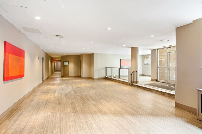 Building Photo - 102-45 62nd Rd