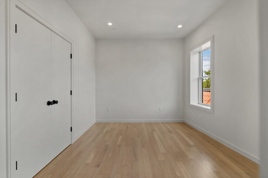 Building Photo - 6 Claflin Rd