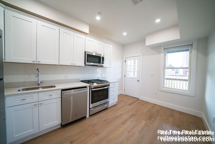 Building Photo - 37 Calumet St