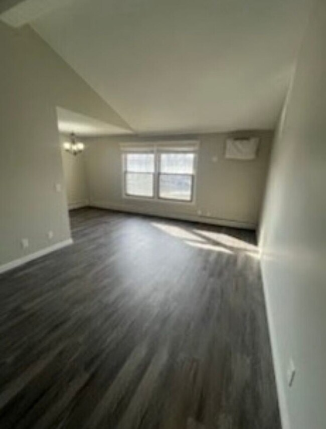 Building Photo - 1 Bedroom in Hopkins