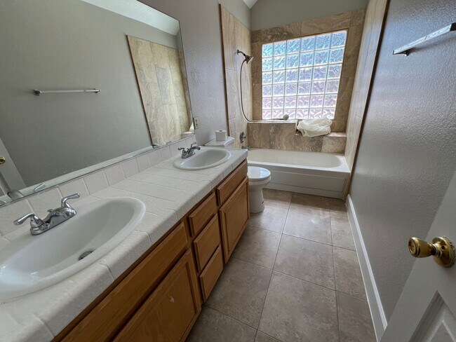 Building Photo - Beautifully Renovated 3-bedroom Home for Rent