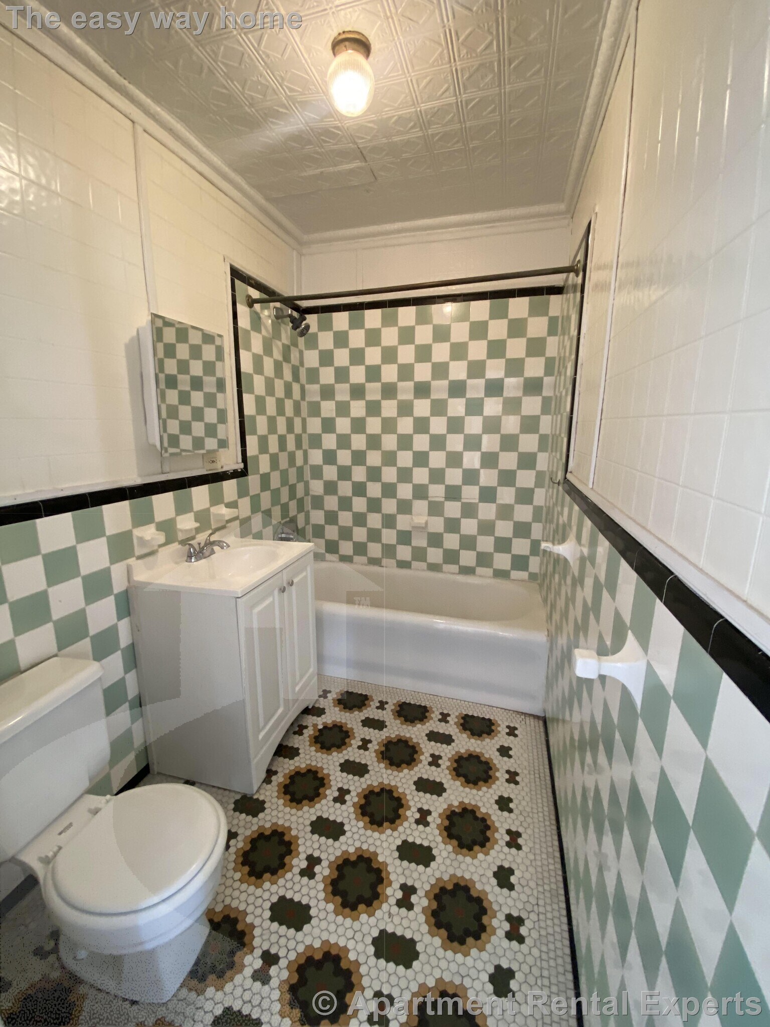 Building Photo - 112 Thorndike St