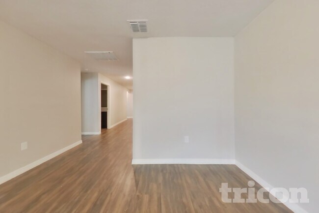 Building Photo - 1744 Chatham Grn
