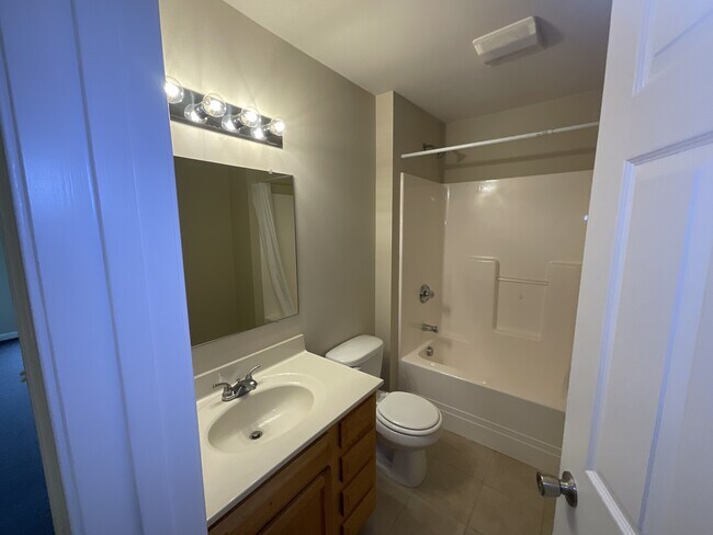 Building Photo - 348 Channing Dr