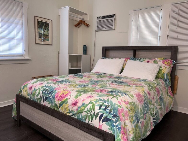 Building Photo - 118 S J St