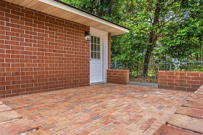 Building Photo - 440 W Maine Ave